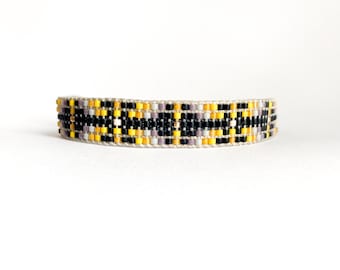 Buzzing Bee Beaded Cuff