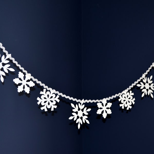 Snowflake garland, Snowflake Banner, Snowflakes,  Snowflake Wall Hanging,  Snowflake Decor, Christmas Garland, ric race snowflake