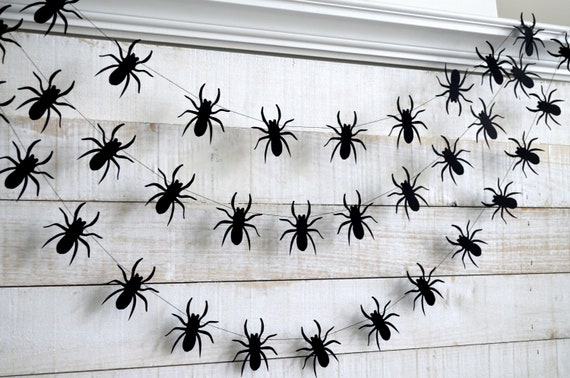 Spider garland, Halloween decorations, spider banner, black spider display, spider decorations Il_570xn