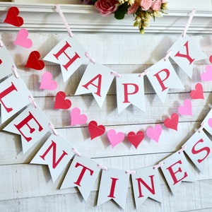 Happy Valentine&#39;s Day Banner: Pink Heart Garland