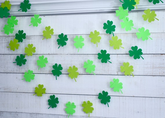 Shamrock decor, St Pattys decorations, shamrock ideas, shamrock garland, shamrock backdrop, Saint Patricks Day decor, Il_570xn