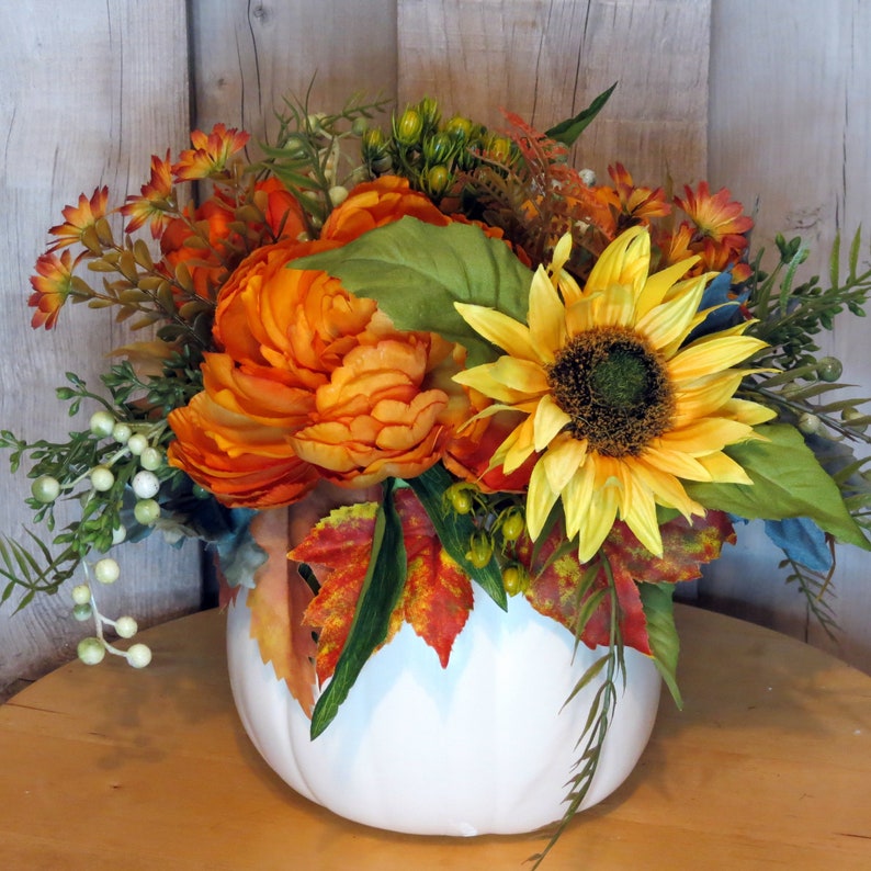 Fall Dining Room Table Decor Ideas With Pumpkin Centerpieces
