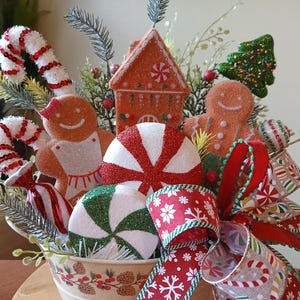 Christmas centerpiece, Gingerbread centerpiece, Candy cane, Gingerbread Man, Noël, Land of sweets, Bonhomme en pain d'épice