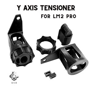 Puede incluir: Un tensor de eje Y impreso en 3D negro para LM2 Pro. El tensor tiene un cuerpo redondo y hueco con un agujero roscado en el lateral. Viene con una tuerca de plástico negro y un espaciador de plástico negro.