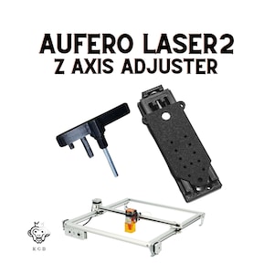 Könnte beinhalten: Ein schwarzer Z-Achsen-Einsteller aus Kunststoff für einen Lasergravierer. Der Einsteller hat einen Knopf für die manuelle Einstellung und eine kleine Metallstange. Das Bild zeigt auch einen Lasergravierer mit einem schwarzen Rahmen und einer silbernen Schiene.