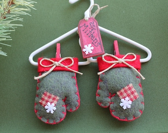 Mittens Tree Ornament, Green Felt Mittens Christmas Tree Ornaments, Pair of Gloves Holiday Decorations, Handmade Miniature Mittens on Hanger
