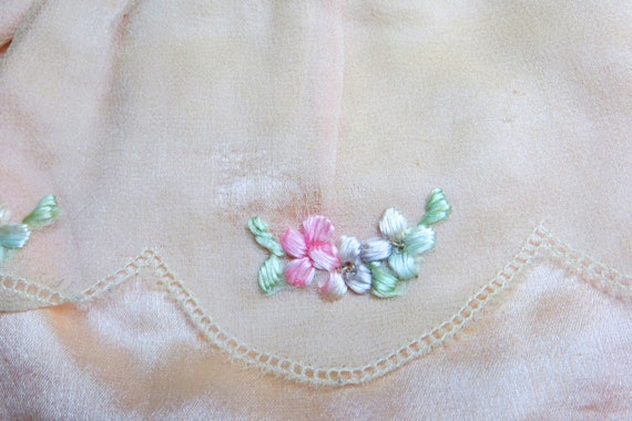 Pale Pink Fabric Purse with Embroidered Flowers, … - image 6