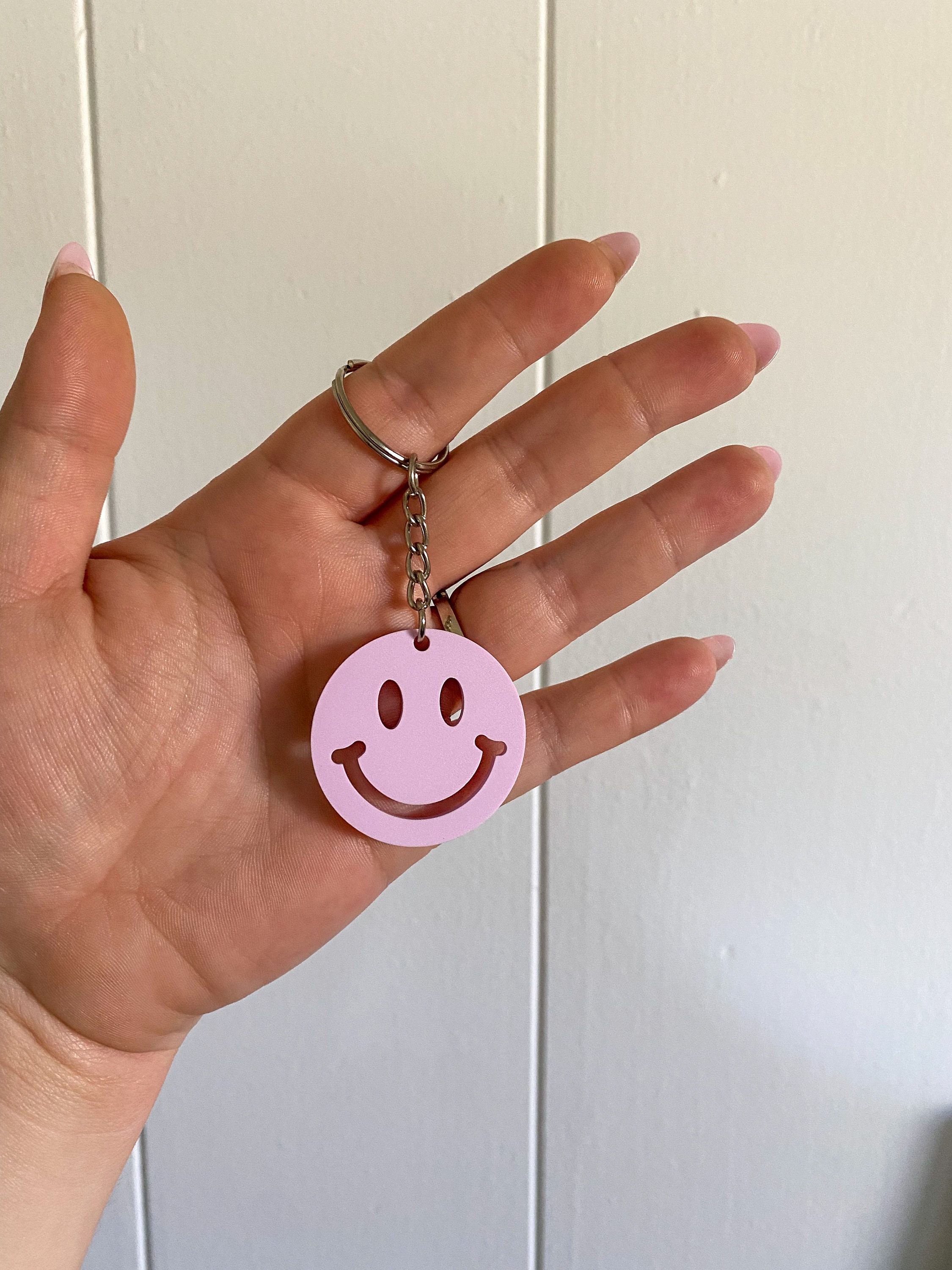 Retro Smiley Face Keychain - Etsy