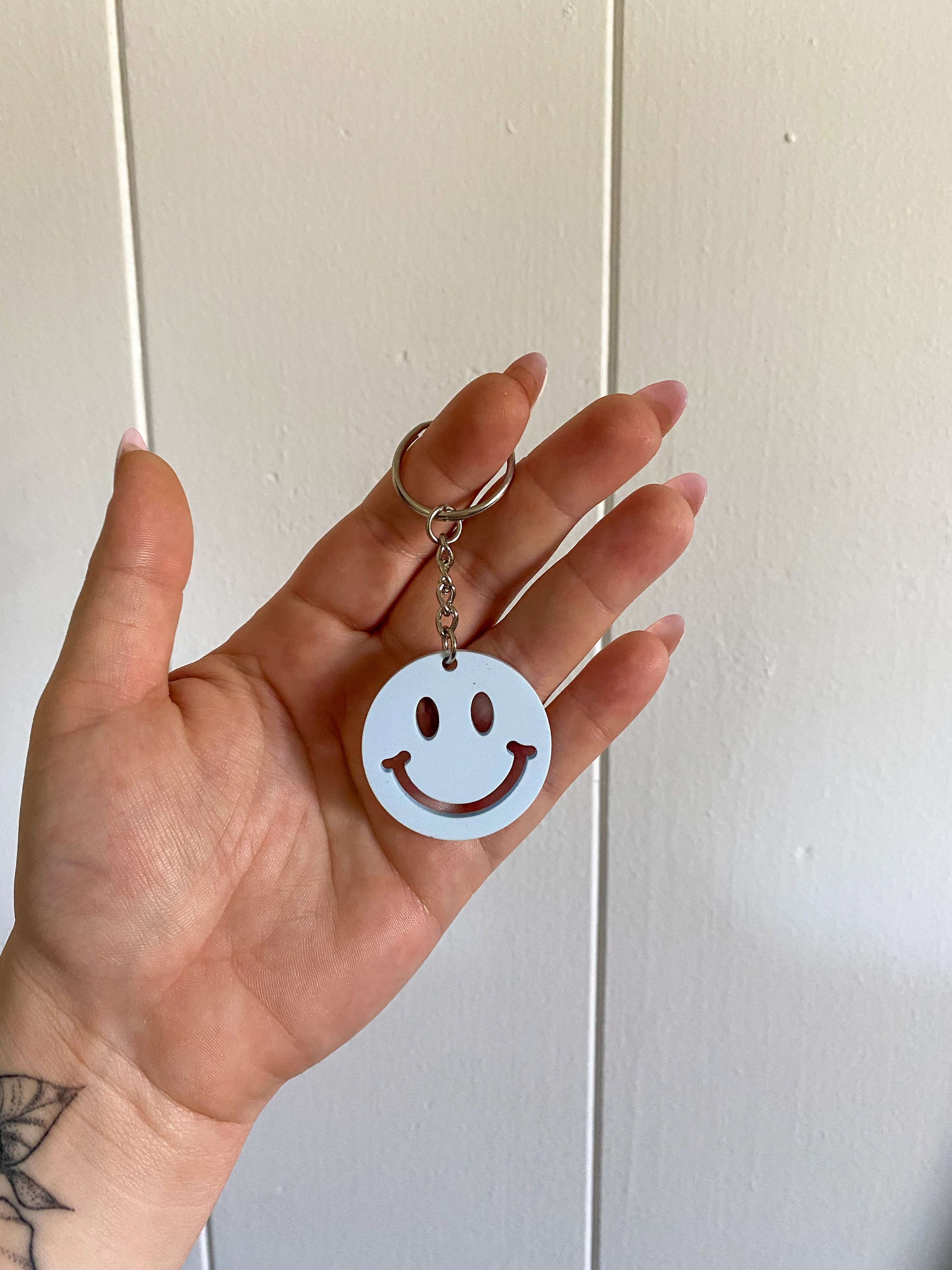 Retro Smiley Face Keychain - Etsy