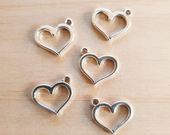 5 x Herz Anhänger für Ketten zum Basteln Schmuckherstellung Geschenkdeko Handarbeit Hobby Charms Silber