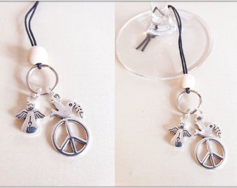 Peace mit Taube und Engel Anhänger . Friedensanhänger . Handgefertigter Schmuck und Geschenkidee Taschenanhänger Geschenkanhänger