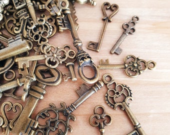 10 x small key pendants in a set craft jewelry making gift decoration handmade hobby charms love Christmas bronze