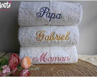 Badstof handdoek of badlaken gepersonaliseerd met hoogwaardig borduurwerk, aanpasbaar met voornaam, origineel cadeau voor het hele gezin