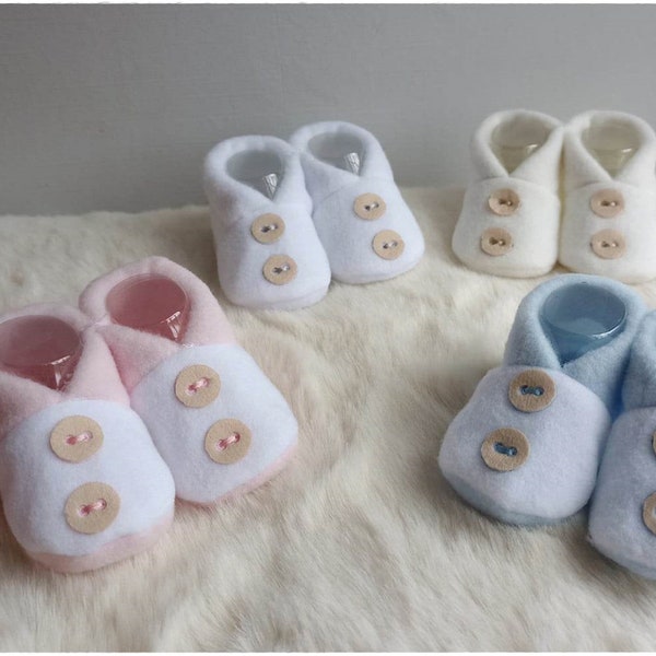 Chausson bébé avec 2 petits boutons en 4 couleurs taille unique adorable cadeau de naissance