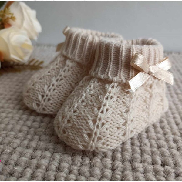 Chausson bébé en tricot avec petit lacet satin en 10 couleurs taille unique adorable cadeau de naissance