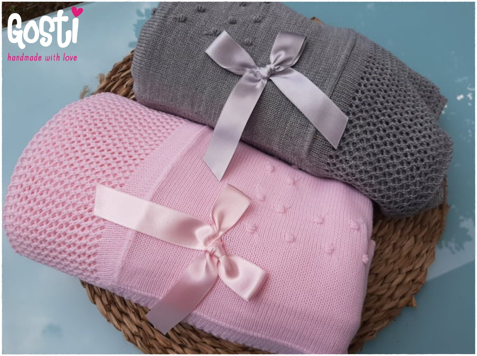 Couverture Bébé Toute Douce en Maille de Dimensions Généreuses 100cm X 2 Couleurs Gris et Rose Adora