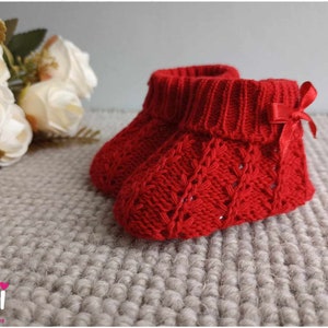 Chausson bébé en tricot avec petit lacet satin en 10 couleurs taille unique adorable cadeau de naissance Rouge