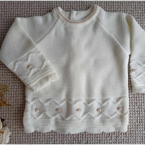 Ensemble 2 pièces pour bébé pull et pantalon en tricot écru avec des détails beige adorable cadeau de naissance image 5