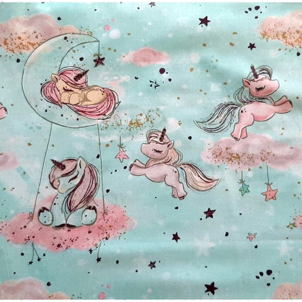 Tissu coton imprimé qualité PREMIUM motifs adorables licorne sur un fond bleu ciel certifié Oeko-tex