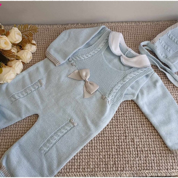 Ensemble 3 pièces pour bébé salopette à pieds en tricot bleu clair avec pull et  béguin adorable cadeau de naissance