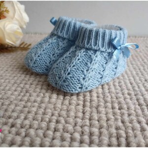 Chausson bébé en tricot avec petit lacet satin en 10 couleurs taille unique adorable cadeau de naissance image 9