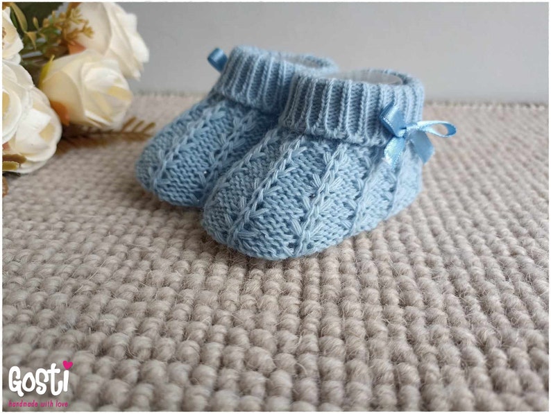 Chausson bébé en tricot avec petit lacet satin en 10 couleurs taille unique adorable cadeau de naissance Bleu Moyen