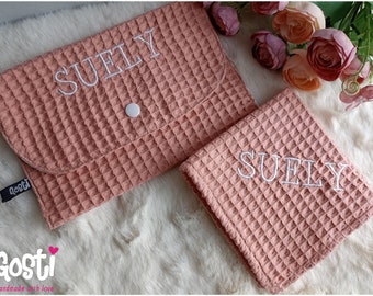 Serwetka i kieszonka wykonane w 100% z bawełny o strukturze plastra miodu, dostępne w 4 kolorach z opcjonalnym haftem