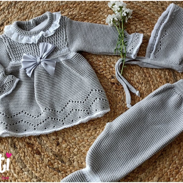 Ensemble de naissance 3 pièces pantalon en tricot avec pull et un adorable béguin