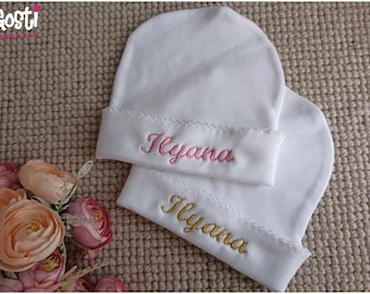 Czapeczka dla noworodka z haftowanym imieniem, niezbędny element torby ciążowej, uroczy prezent dla dziecka