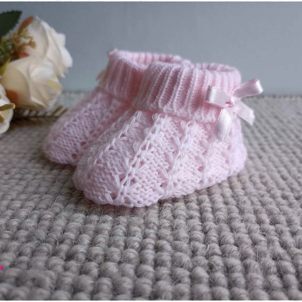 Chausson bébé en tricot avec petit lacet satin en 10 couleurs taille unique adorable cadeau de naissance