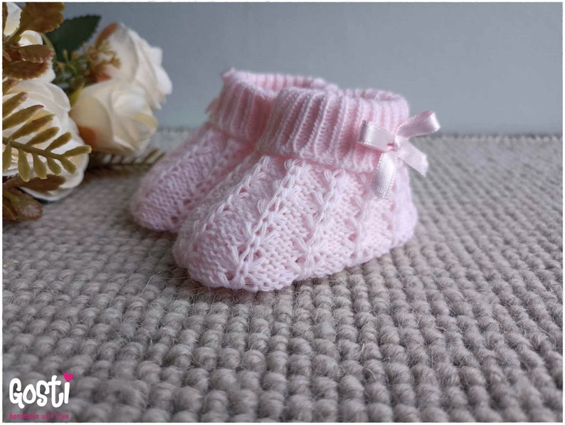 Chausson bébé en tricot avec petit lacet satin en 10 couleurs taille unique adorable cadeau de naissance Rose Clair