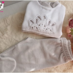 Wysokiej jakości dwuczęściowy aksamitny śpioszek z haftem, bardzo elegancka i wygodna, dziecięca piżama unisex, uroczy prezent na urodziny