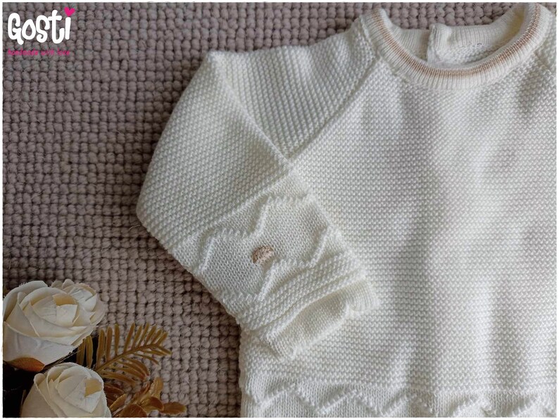 Ensemble 2 pièces pour bébé pull et pantalon en tricot écru avec des détails beige adorable cadeau de naissance image 7