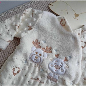 Slaappakje van zeer zachte minky fleece stof met borduursel, zeer warm en comfortabel, unisex babypyjama, schattig geboortecadeau
