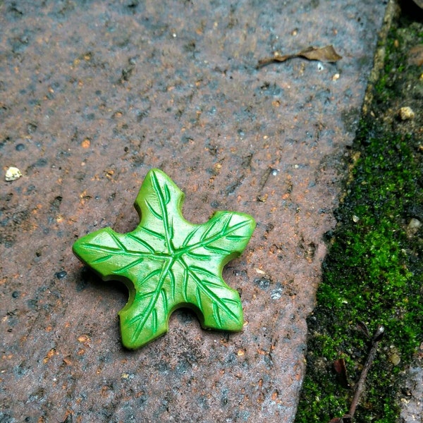 The Land Before Time Tree Star Pin / Necklace | Cosplay Prop Replica | Stocking Filler | Retro Film | Gift for Him Her