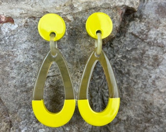 Earrings in horn and yellow lacquer. Yellow earrings. Natural horn earrings. Earrings drop.