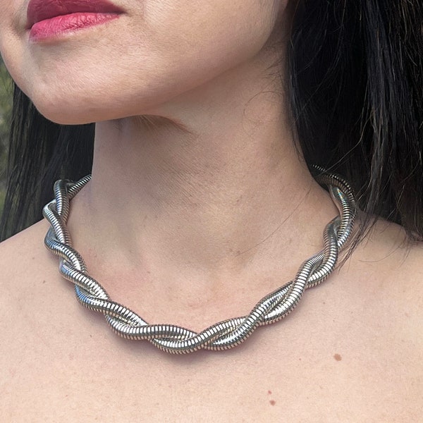 Collier de déclaration. Grosse chaine torsadé en acier inoxydable. Chaine épaisse en acier. Gros collier argent.