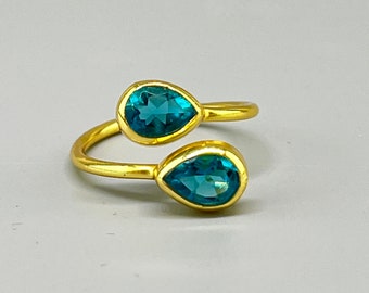 Ring with topaz london blue. Ring in silver 925 plated gold and topaz. Ring with semi-precious stone in gold-plated silver.