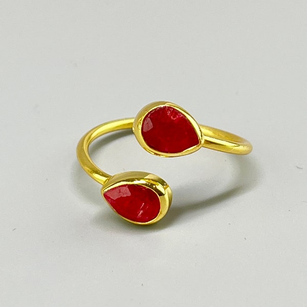 Anneau en vermeil avec 2 rubis indiens. Bague en argent 925 plaqué or 1 micron avec pierre precieuse. Bague rubis en argent 925.