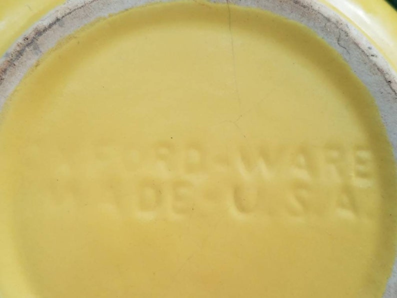 Vintage beautiful yellow 7 12 oxford ware mixing bowl.