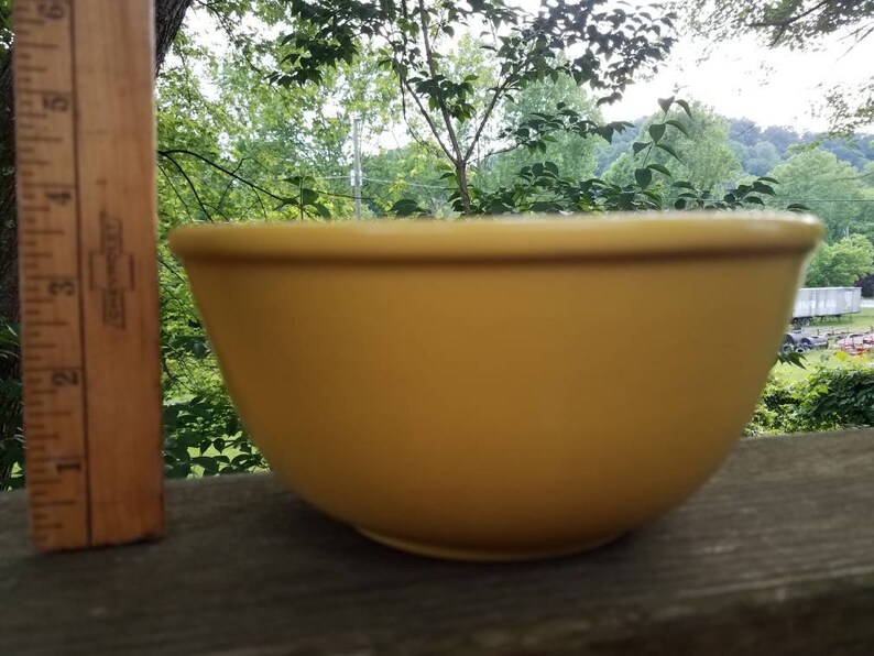 Vintage beautiful yellow 7 12 oxford ware mixing bowl.