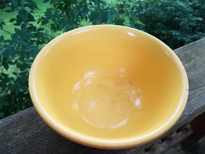 Vintage beautiful yellow 7 12 oxford ware mixing bowl.