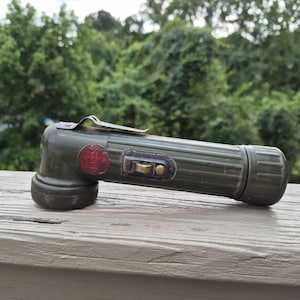 Vintage wwii US Army TL 122 B Flashlight marked bright star on the bottom. Not tested. Uses 2 D batteries.