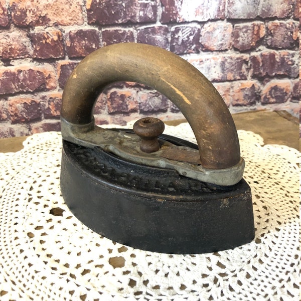 Antique Sad Iron No. 5 - 1910 Enterprise Mfg. Co. Philadelphia PA - Detachable Curved Wooden Handle - Wooden Knob Release Works - Heavy Iron