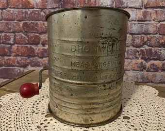 Vintage Measuring Sifter - 5 Cup Flour Sifter by Bromwell's - Farmhouse Kitchen Decor - Vintage Baking Utensil