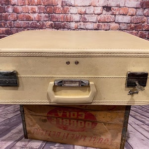 Vintage Skyway Suitcase with Key - Cream Hard Side Wardrobe Case - Garment Suitcase - Vintage Stage Prop - Vintage Photo Prop