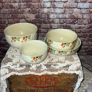 Vintage Hall's Superior Quality Kitchenware Crocus Bowl Set with Salad Bowl - 1930s Floral