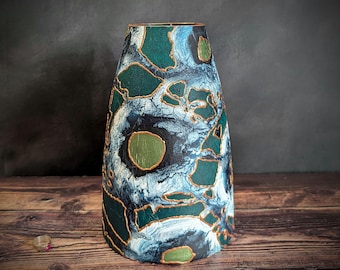 Emerald Green Vase – Hand-Painted Glass – Abstract Floral, Bronze Detail – Large Table Centrepiece – 25cm / 9.8"