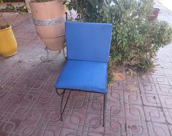 Set van 2 handgemaakte smeedijzeren eetkamerstoelen in rustieke boerderijstijl, kobaltblauw.