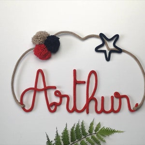 Prénom en tricotin avec ou sans décor ( ballon, cœur, étoile ...) personnalisable, décoration murale, porte